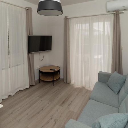 Apartments Happy Sukošan Esterno foto