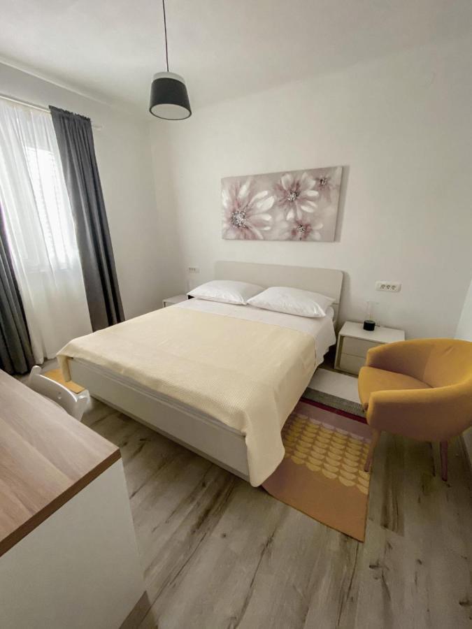 Apartments Happy Sukošan Esterno foto