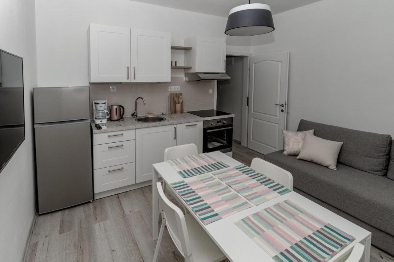 Apartments Happy Sukošan Esterno foto