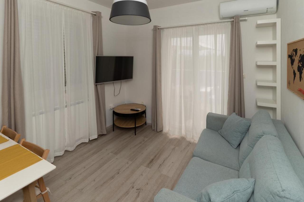 Apartments Happy Sukošan Esterno foto