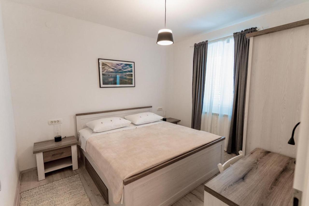 Apartments Happy Sukošan Esterno foto