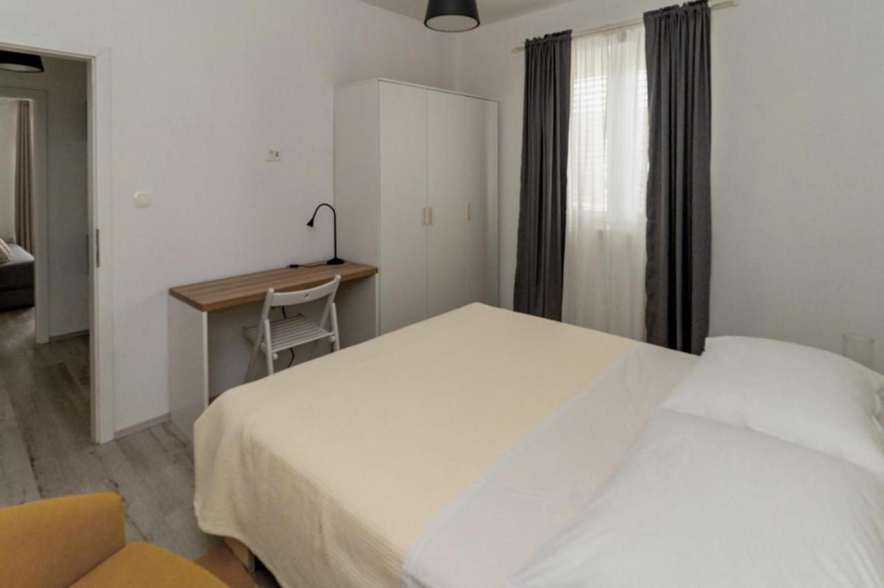 Apartments Happy Sukošan Esterno foto