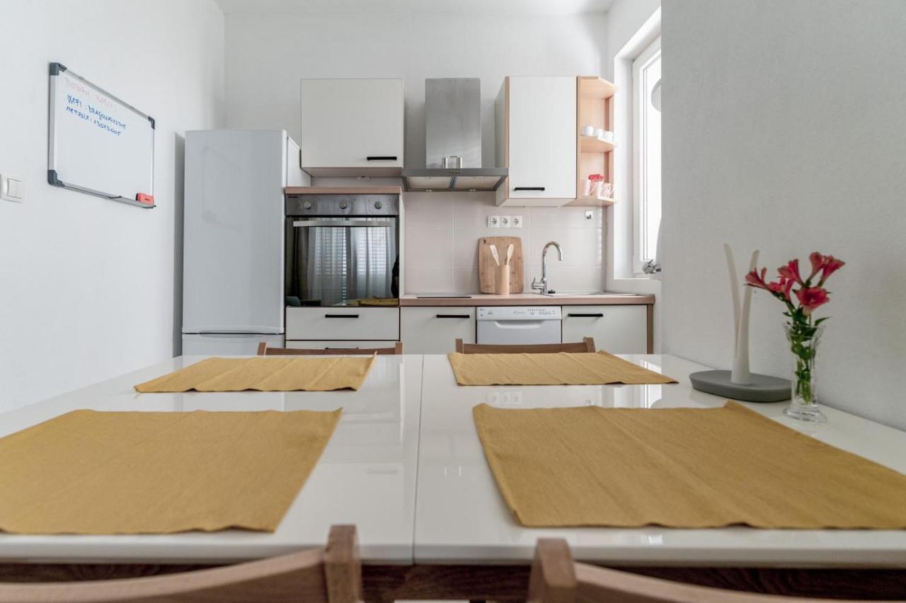 Apartments Happy Sukošan Esterno foto
