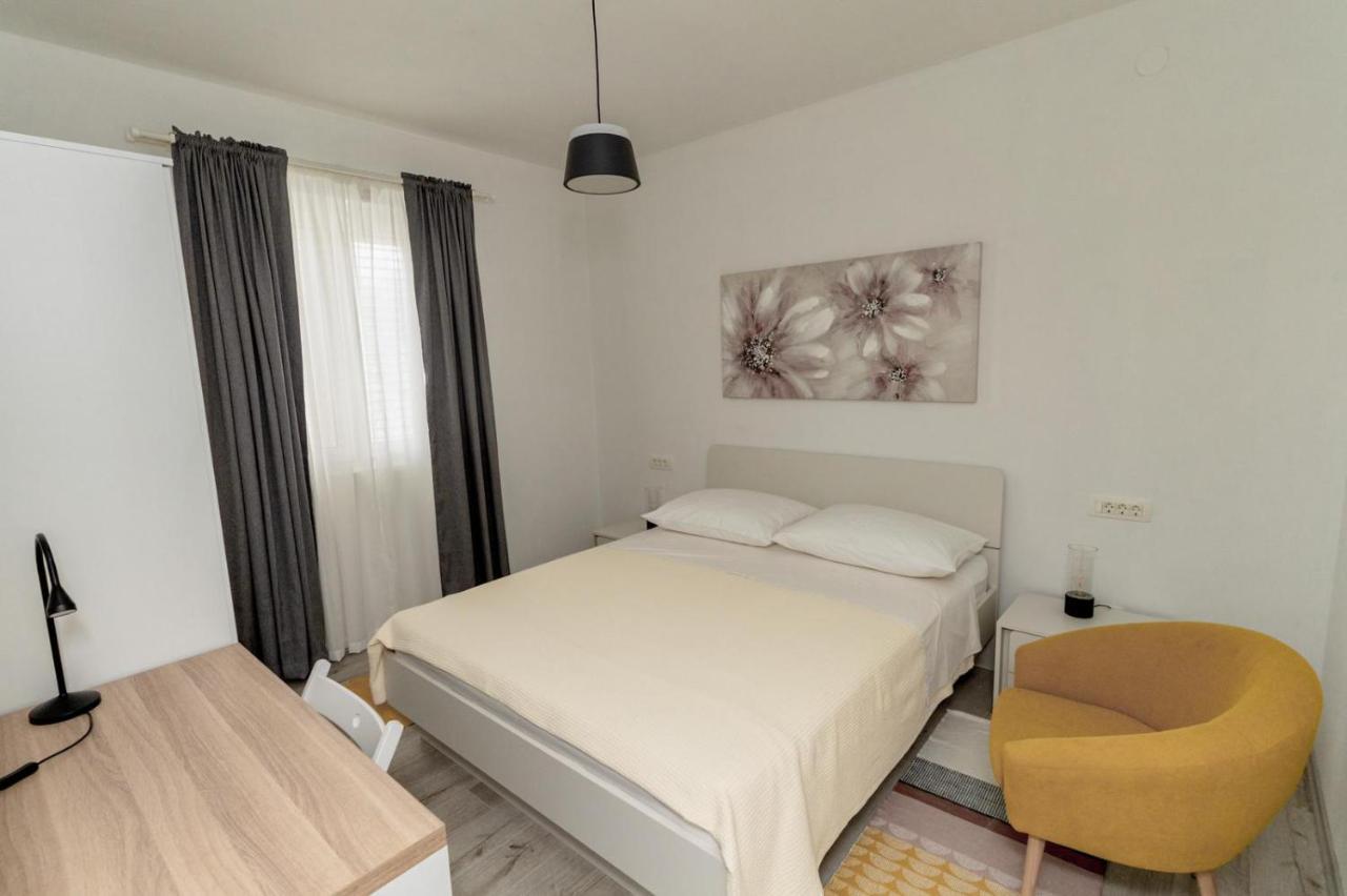 Apartments Happy Sukošan Esterno foto