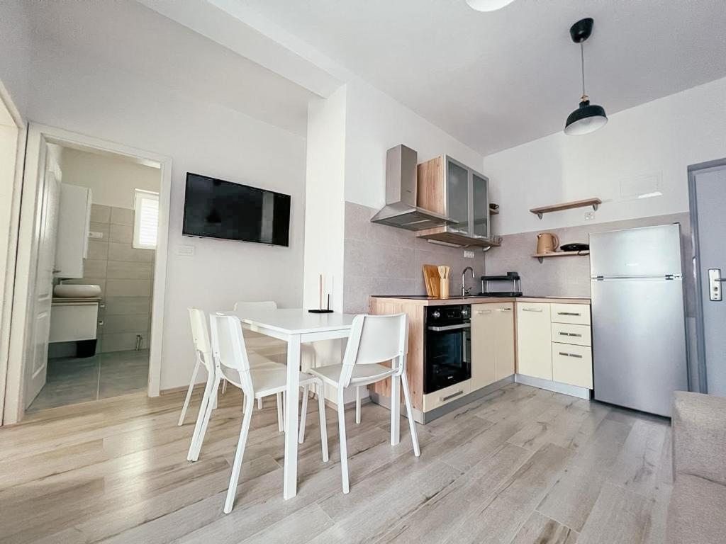 Apartments Happy Sukošan Esterno foto